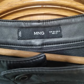 Pantalón de piel negro