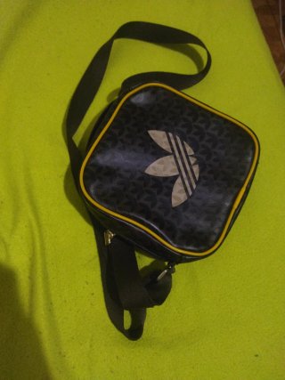Mochila Adidas Negra y Beige