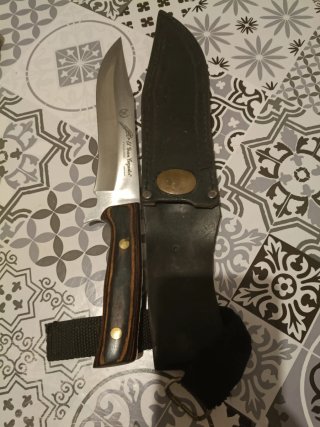 Cuchillo El Gran Cazador con funda