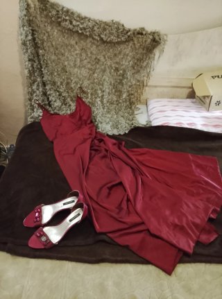 Surtido de trajes de fiesta varios modelos.