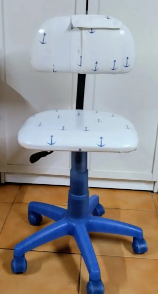 2 Sillas de escritorio infantiles con ruedas