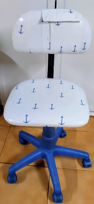 2 Sillas de escritorio infantiles con ruedas