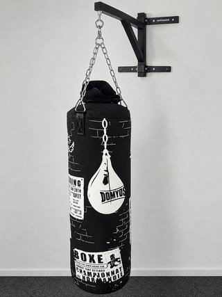 Saco de boxeo con soporte y guantes