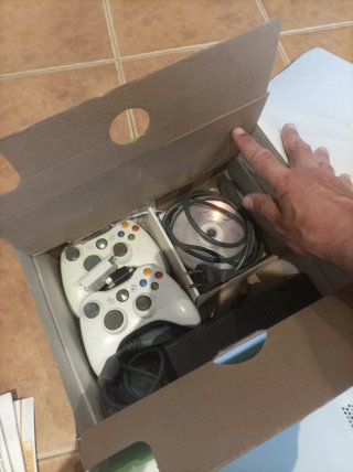 Xbox 360 Arcade + Kinect Sensor