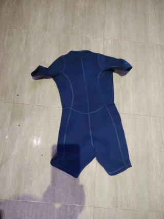 Traje de neopreno azul para niño