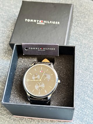 Reloj Tommy Hilfiger Negro y Plateado