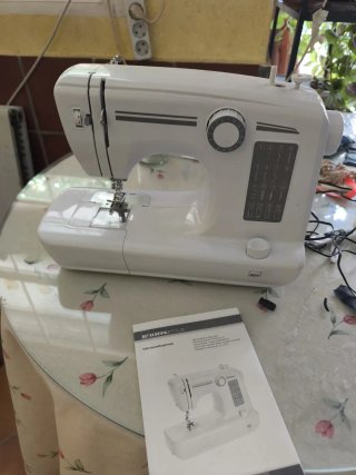 Máquina de coser eléctrica