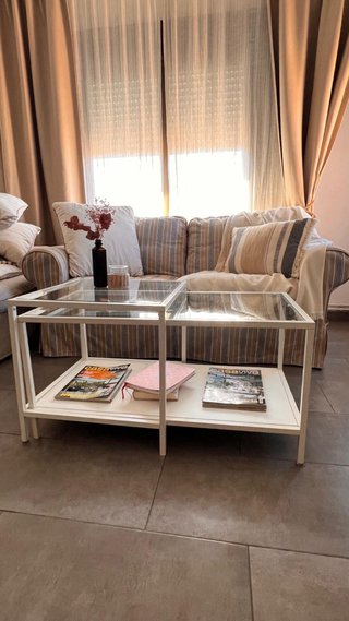 Mesa de centro cristal y metal (VITTSJÖ) modelo