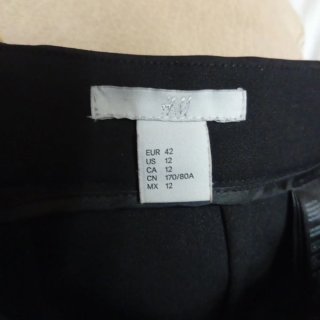 Falda H&M Negra con Cremalleras