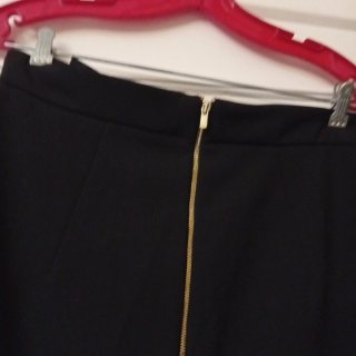 Falda H&M Negra con Cremalleras