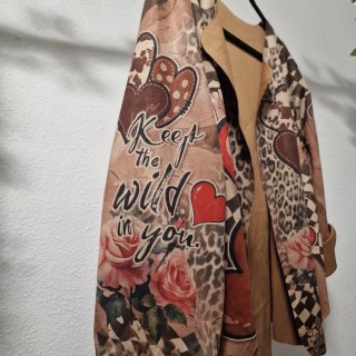Chaqueta Estampada Corazones y Leopardo