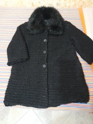 Cappotto maniche 3/4 con pelliccia sintetica