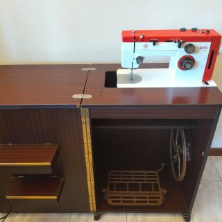 Máquina coser Alfa 1140 con mueble y pedal