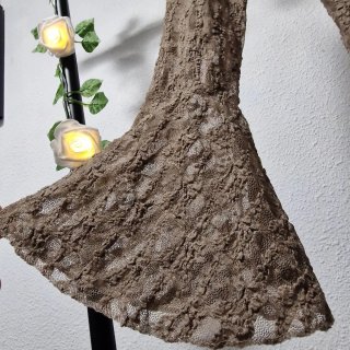 Blusa Beige Encaje Volante Manga Campana