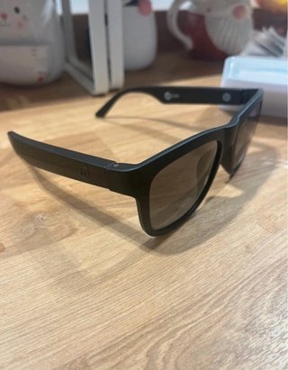 Gafas de sol con altavoz