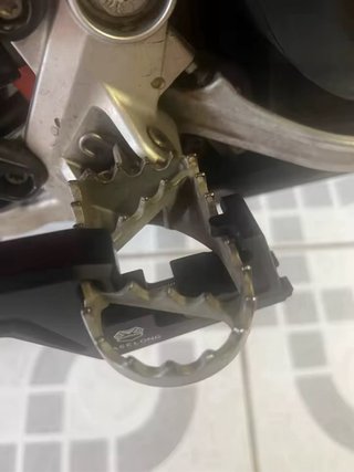 Estriberas universales para moto de campo