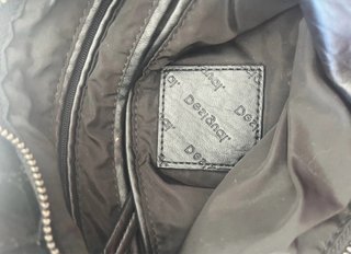 Mochila Desigual negra con flores