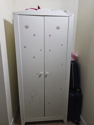 Guardaroba bianco per bambini