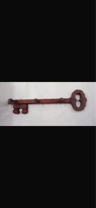 Perchero de madera antiguo estilo llave