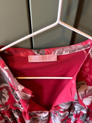 Vestido Guess rojo floral manga ancha