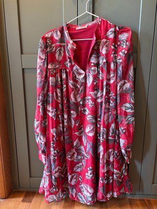 Vestido Guess rojo floral manga ancha