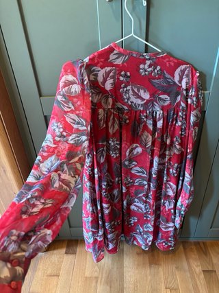 Vestido Guess rojo floral manga ancha