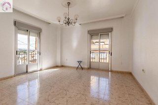 Chalet en venta en Guadix