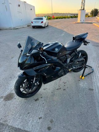 Yamaha R7 Sportbike Negra