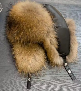 Gorro piel mapache negro y marrón hecho a mano