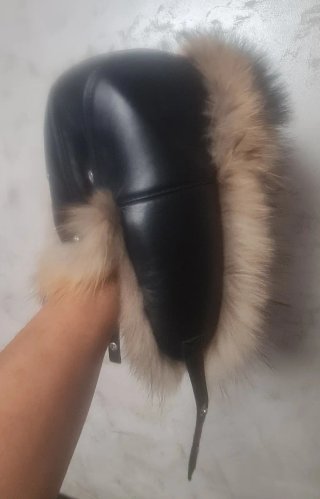 Gorro piel mapache negro y marrón hecho a mano