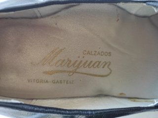 Zapatos negros de piel ancho especial