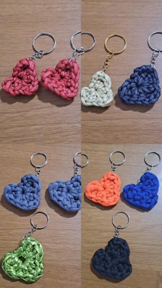 Portachiavi a uncinetto a forma di cuore