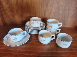Juego de tazas de café y platos de porcelana