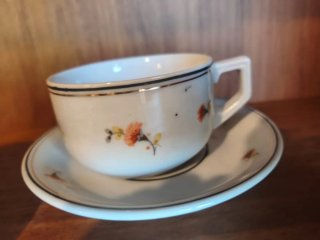 Juego de 3 Tazas desayuno y plato de porcelana