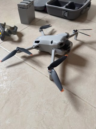 DJI Mini 4 Pro Drone Gris