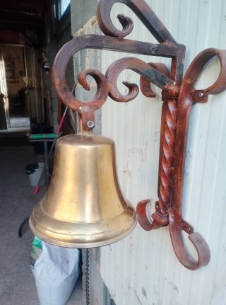 Campana de bronce decorativa 18cm diametro