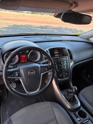 Opel Astra 2011