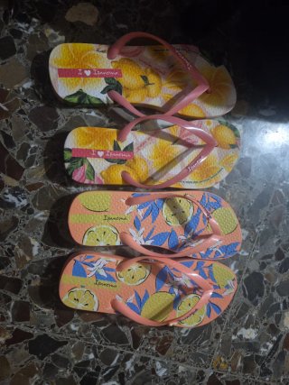 2 pares de Sandalias