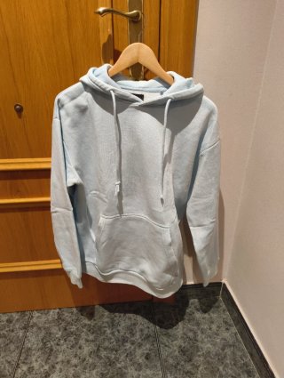 Sudadera Bershka azul con capucha