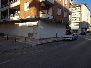 Local comercial en venta en Corrales de Buelna (Los)