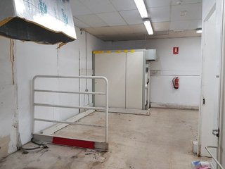 Local comercial en venta en Corrales de Buelna (Los)