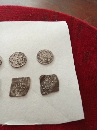 Antiche monete d'argento arabe