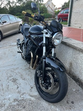 Suzuki GSF 650 Bandit Negra