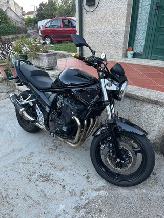 Suzuki GSF 650 Bandit Negra