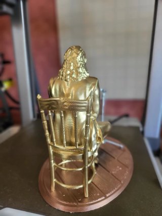 Figura Camaron Sentado Micrófono