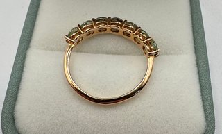 Anillo de oro rosa 18 kt con zafiros verdes