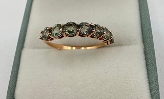 Anillo de oro rosa 18 kt con zafiros verdes