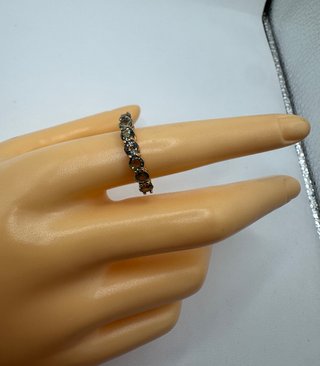 Anillo de oro rosa 18 kt con zafiros verdes