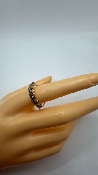 Anillo de oro rosa 18 kt con zafiros verdes