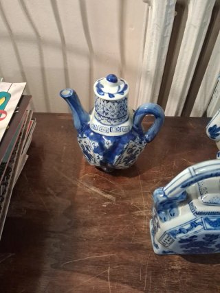 3 teiere in porcellana blu e bianche